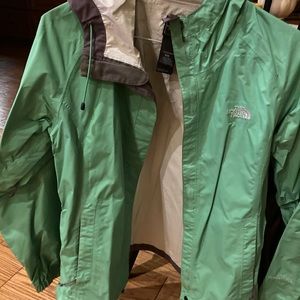 The North Face women’s Venture rain coat - size M